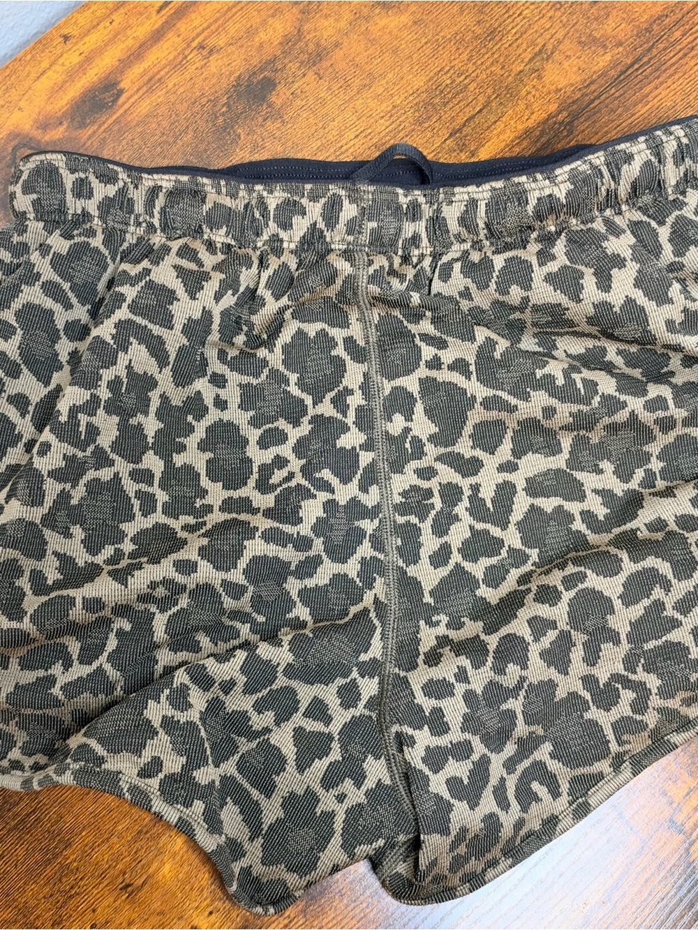 Lululemon Swiftly Mid-Rise Short 3” Mesh True Leopard Chino Night Brown Size 4 - Picture 3 of 5